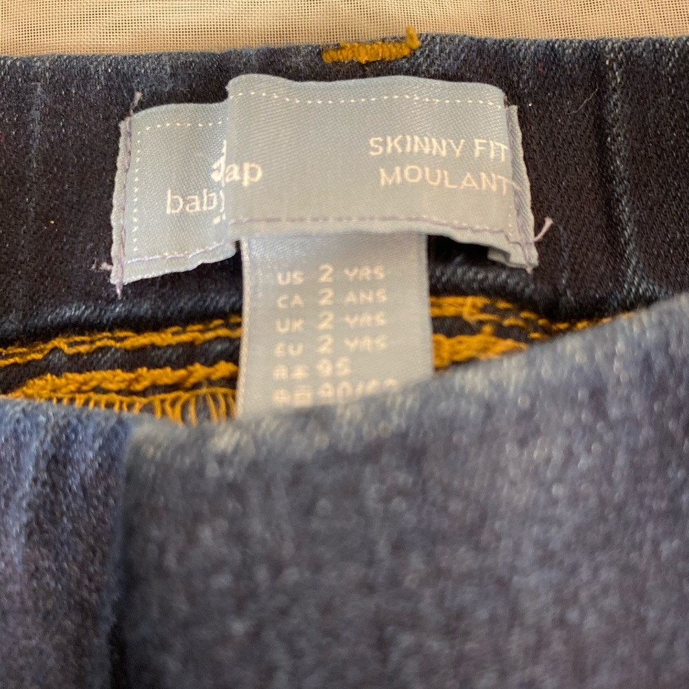 💋3/$10 Girls Baby Gap skinny jeans 2T - Picture 3 of 5